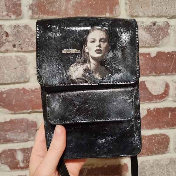 Taylor Swift Reputation Inspired Crossbody Bag - Picture 5 of 12